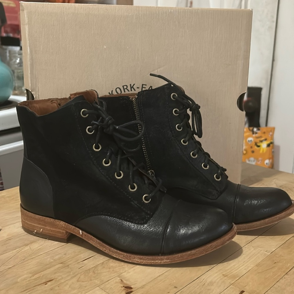 Size 6 kork-Ease ankle black boots